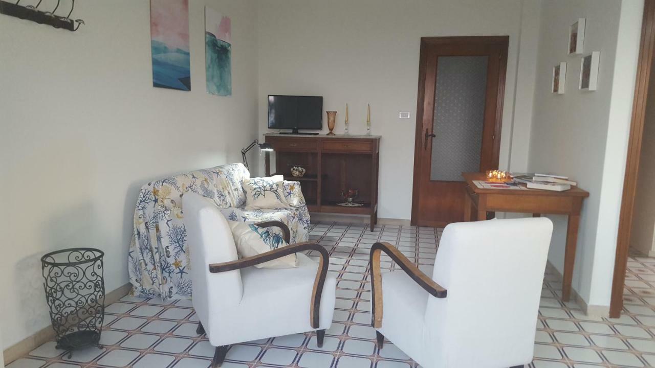 Casa Del Levante Рипосто Екстериор снимка