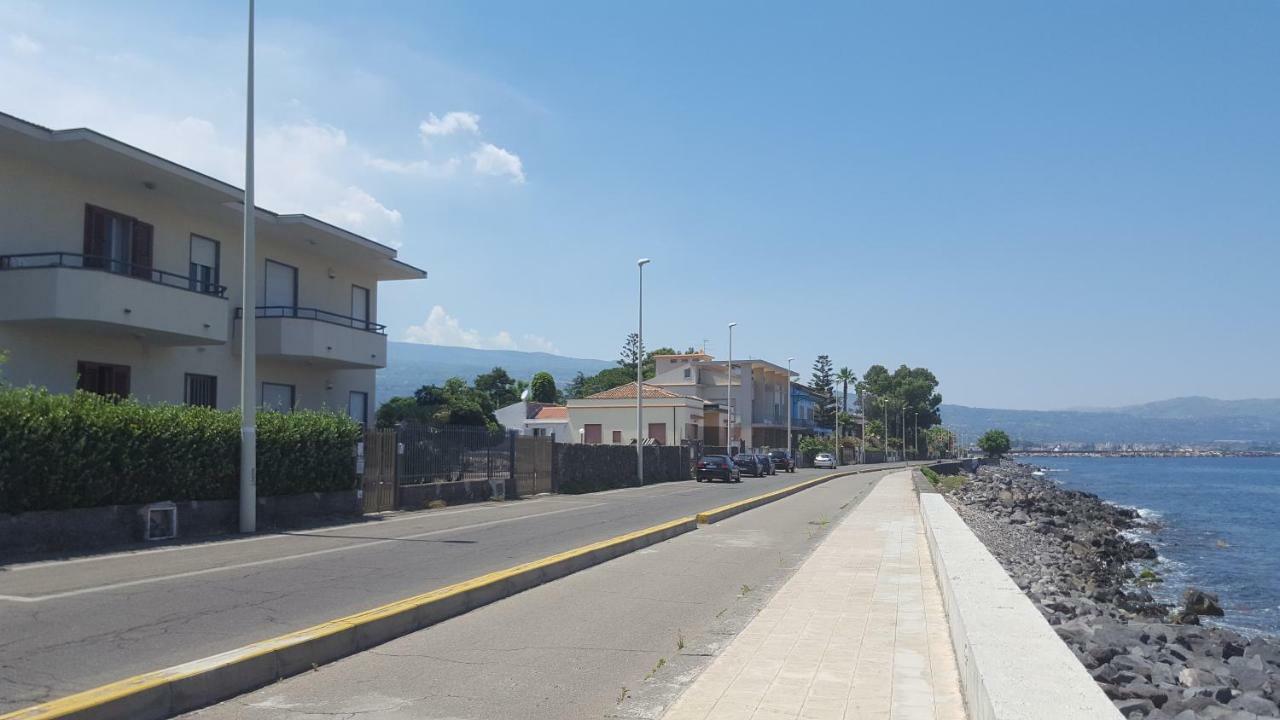 Casa Del Levante Рипосто Екстериор снимка