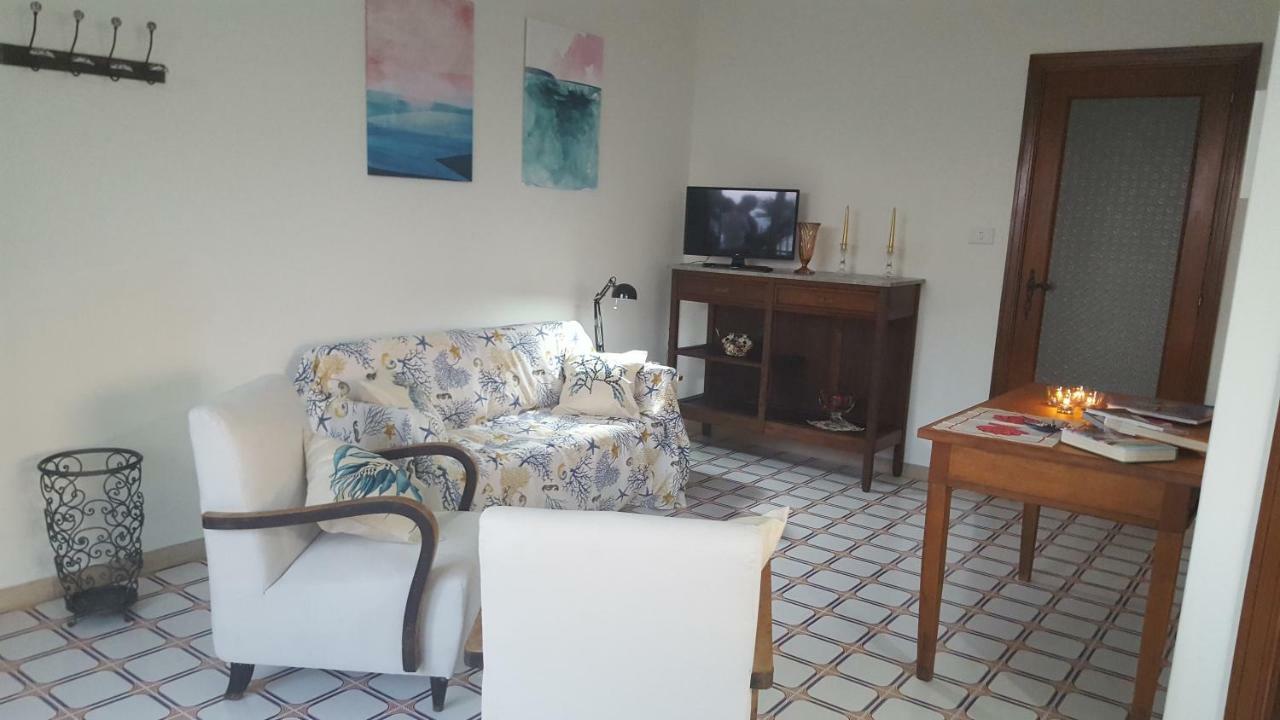 Casa Del Levante Рипосто Екстериор снимка
