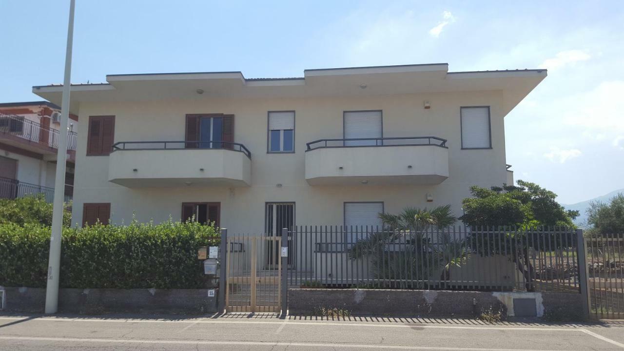 Casa Del Levante Рипосто Екстериор снимка