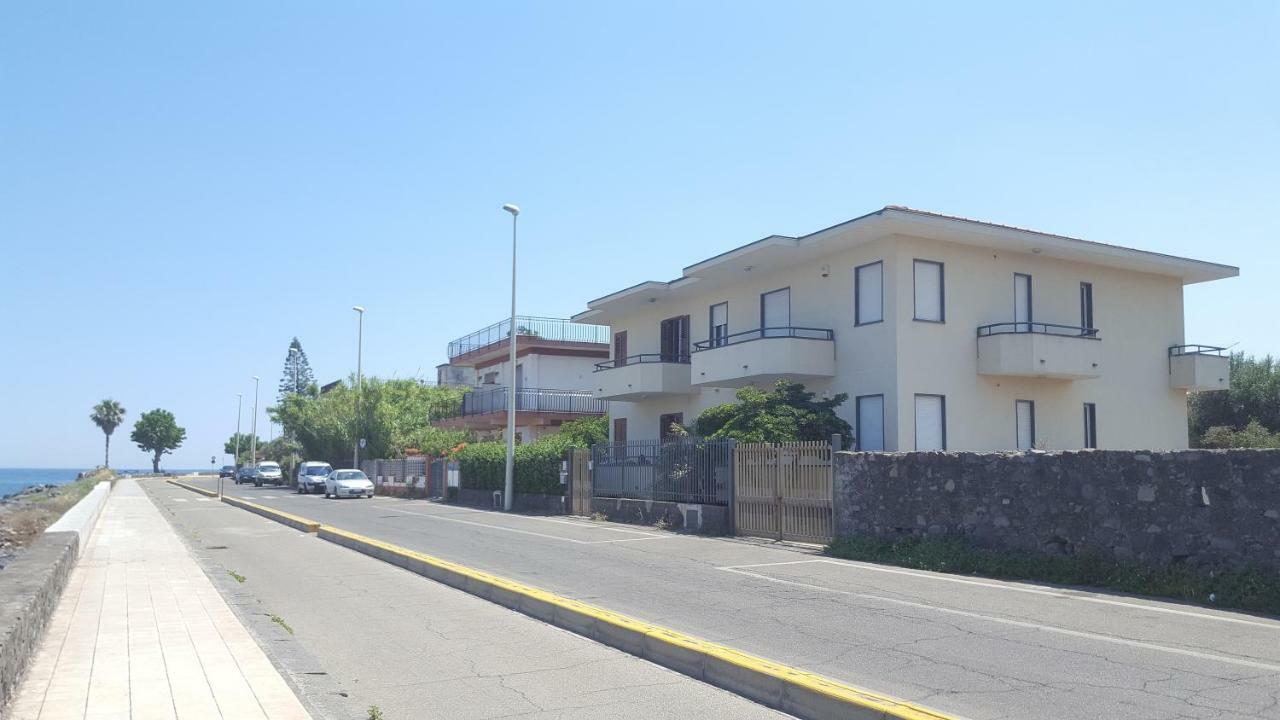 Casa Del Levante Рипосто Екстериор снимка