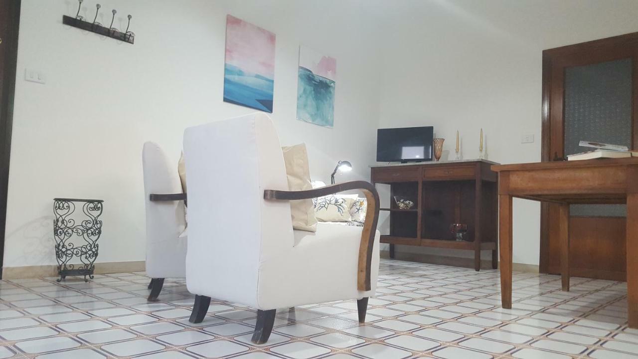 Casa Del Levante Рипосто Екстериор снимка