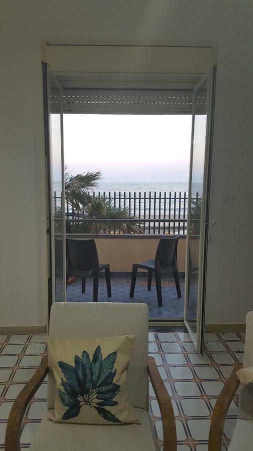 Casa Del Levante Рипосто Екстериор снимка