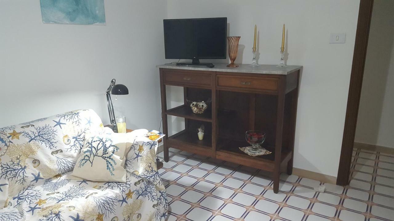 Casa Del Levante Рипосто Екстериор снимка