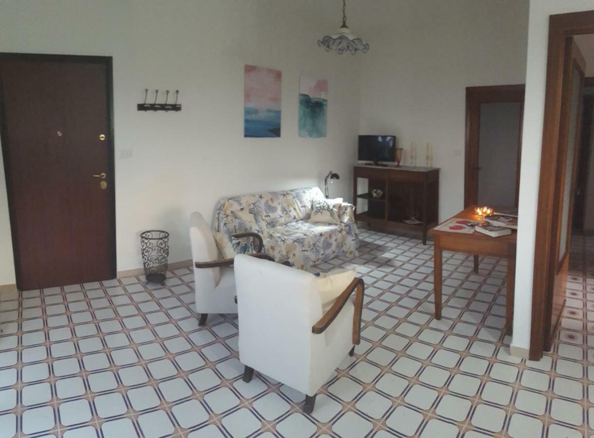 Casa Del Levante Рипосто Екстериор снимка