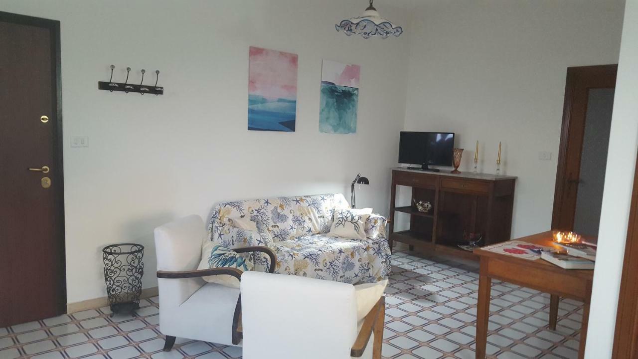 Casa Del Levante Рипосто Екстериор снимка